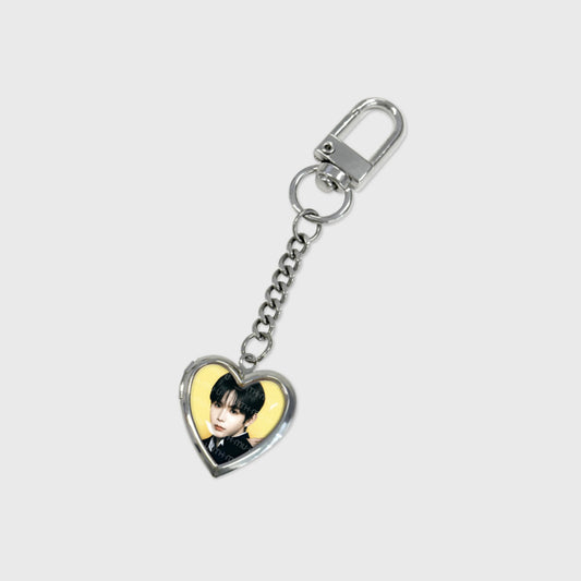 [PRE-ORDER] RIIZE HUG OFFICIAL MD MIRROR KEY HOLDER