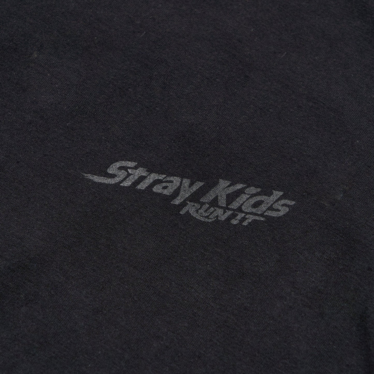[PRE-ORDER BENEFIT] Stray Kids World Tour RUN IT JAPAN OFFICIAL MD HOOD LONG SLEEVE T-SHIRT